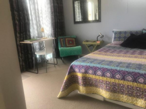 Cosy Caversham Retreat